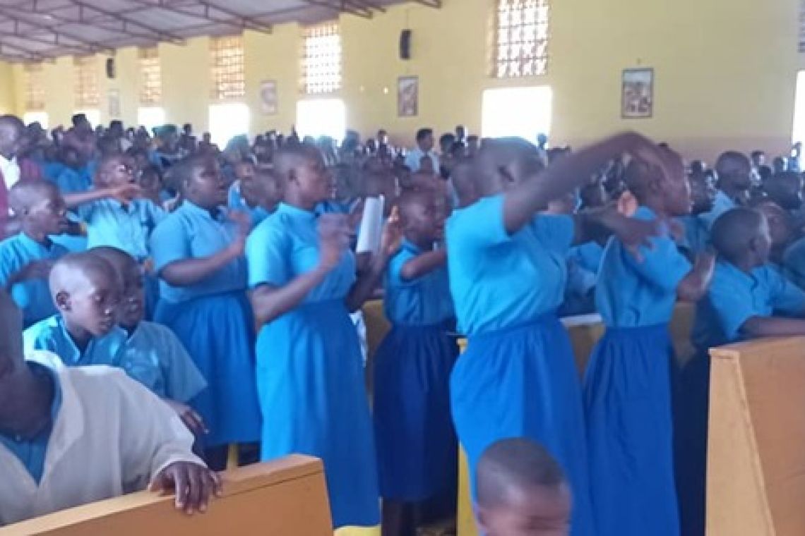 KAYOGORO : AVEC LES ENFANTS SUR LES TRACES DE SAINT JEAN BOSCO.